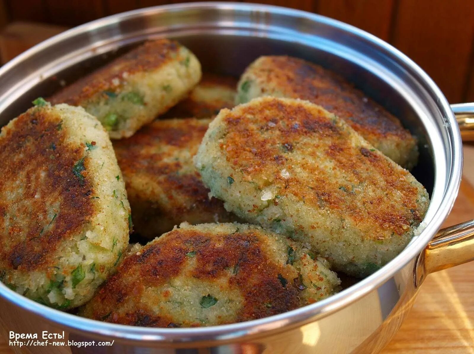 Капустные котлеты очень вкусные на сковороде. Капустные котлеты в духовке. котлеты из капусты белокочанной. капустные котлетки на сковороде. котлеты из капусты белокочанной на сковороде.