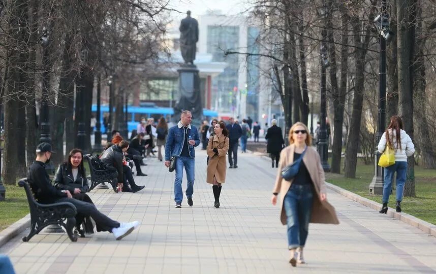 Люди на улицах городов россии. Люди на улице. Люди на улице города. Люди в городе. Люди на улицах Москвы.