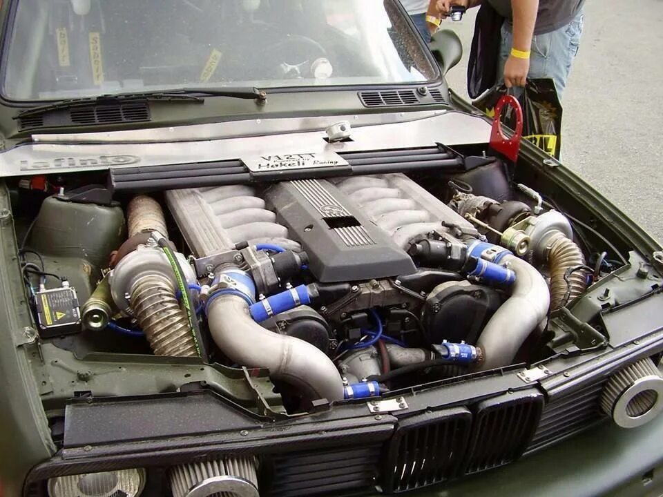 Бмв е 34 мотор. BMW e34 турбо. БМВ е34 мотор м60б30. BMW v12 Turbo. БМВ е30 v12.