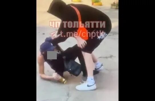 Школьники избили подростка. Тольятти подросток избил. Подростков избил мужчин автобусе. Тольятти подросток избил. Паблики фото.