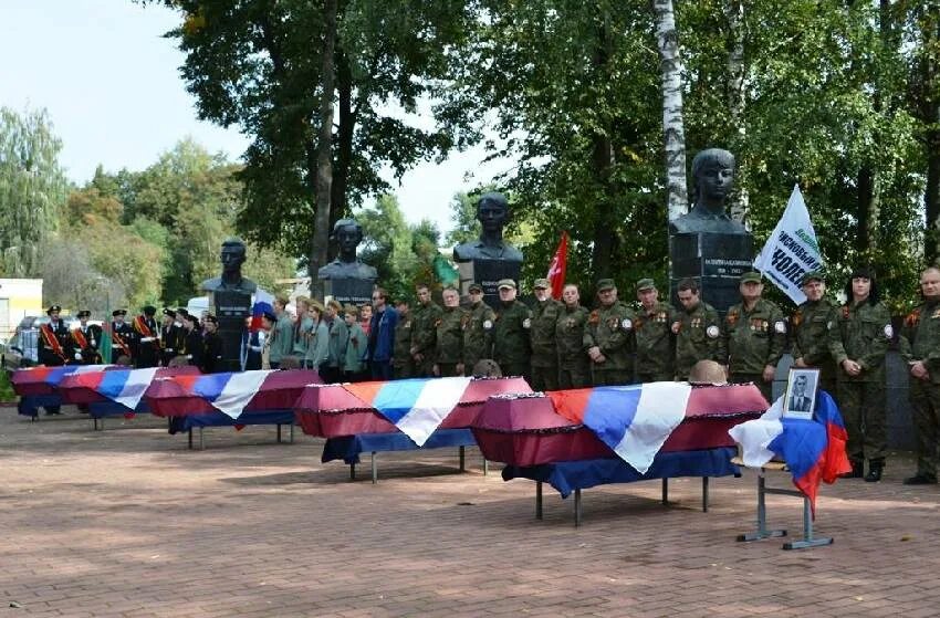 Клюковники навля. Навля брянская область. Поселок навля. Нетипичная навля брянская область. Памятники навля.