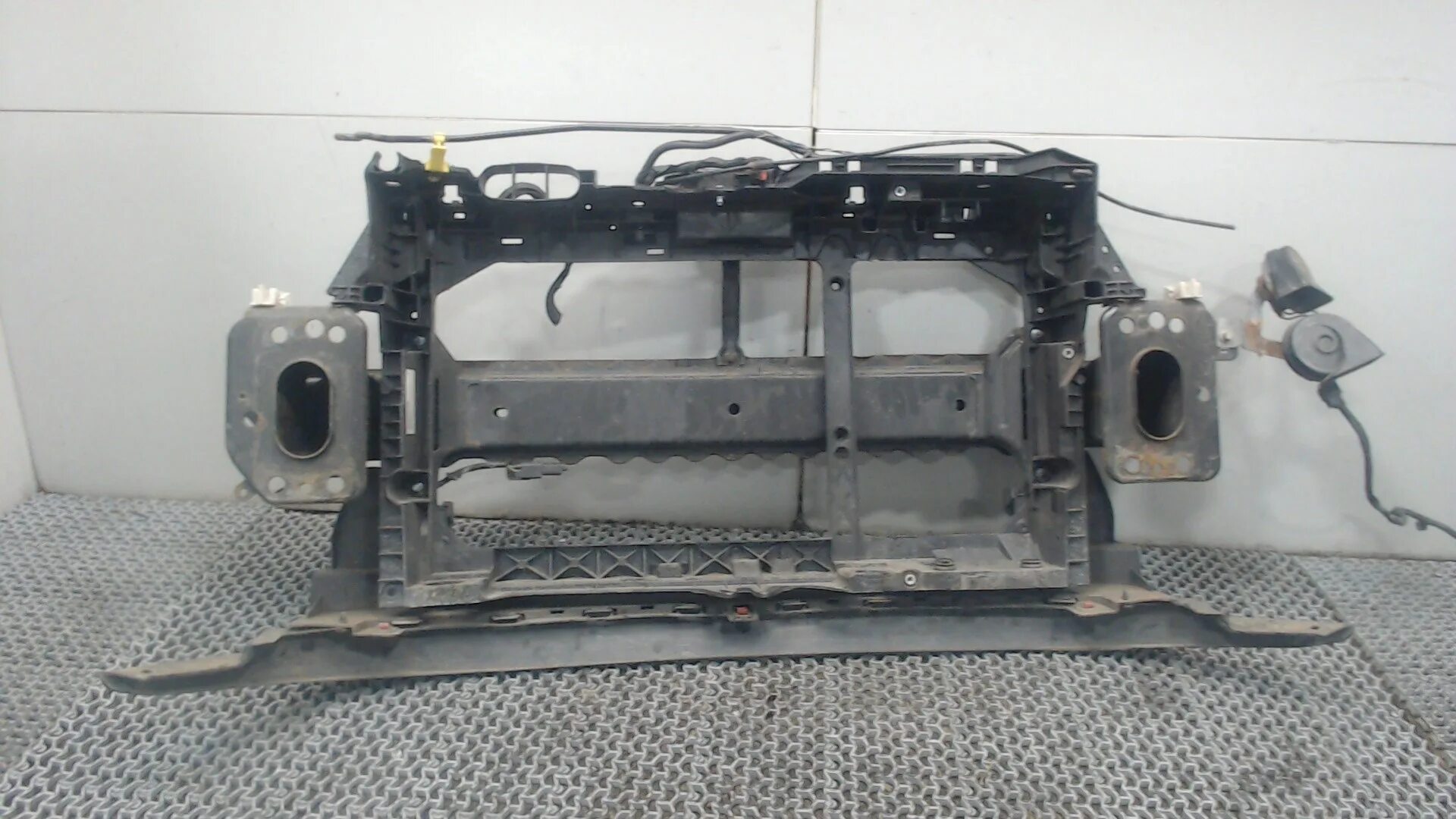 Телевизор форд фиеста. 420414 передняя панель. Dfkytk1800030. Ford fiesta lv телевизор. Телевизор фиеста.