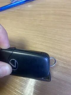 Поменять батарейку в лексус