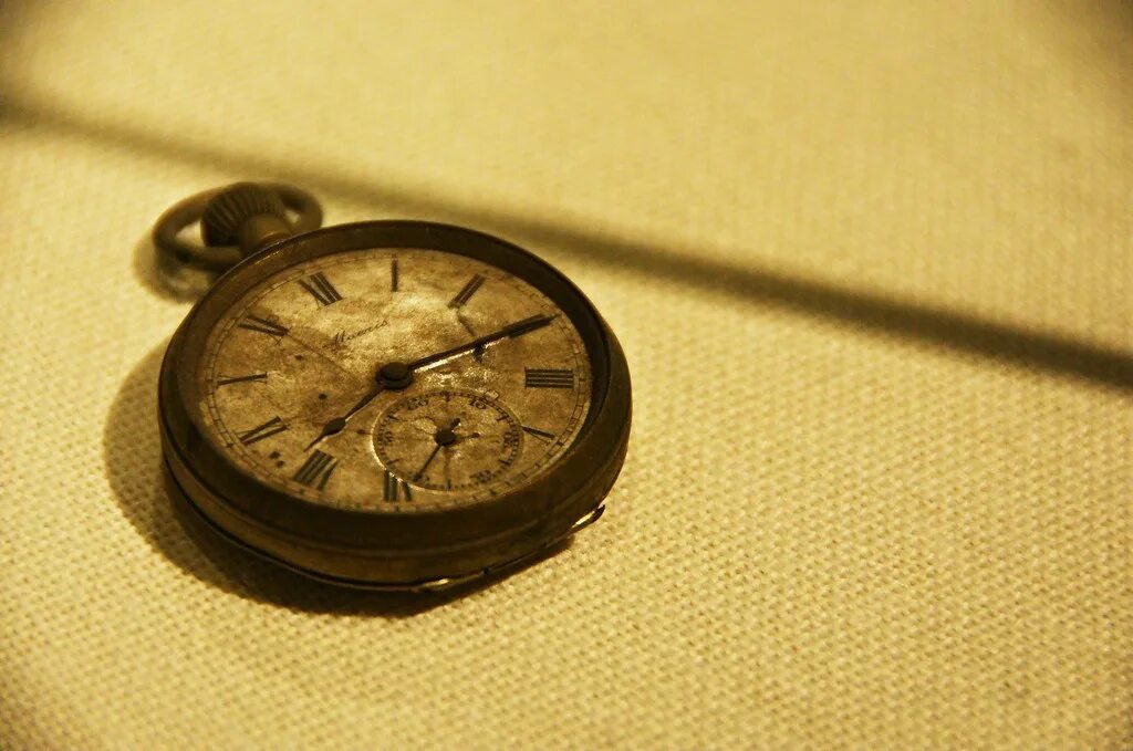 Часы из Хиросимы. Часы остановившиеся в Хиросиме. Часы из Нагасаки. Одновременно остановились часы