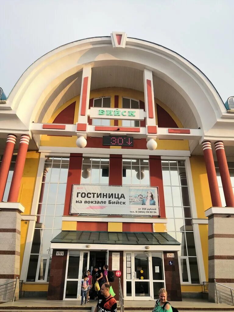 старый вокзал бийск. торговый центр в малаховке. вокзал бийск, бийск, площадь шукшина, 9. ржд вокзал бийск. поезд в бийске на жд вокзале.