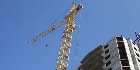 Застройщиков меньше
