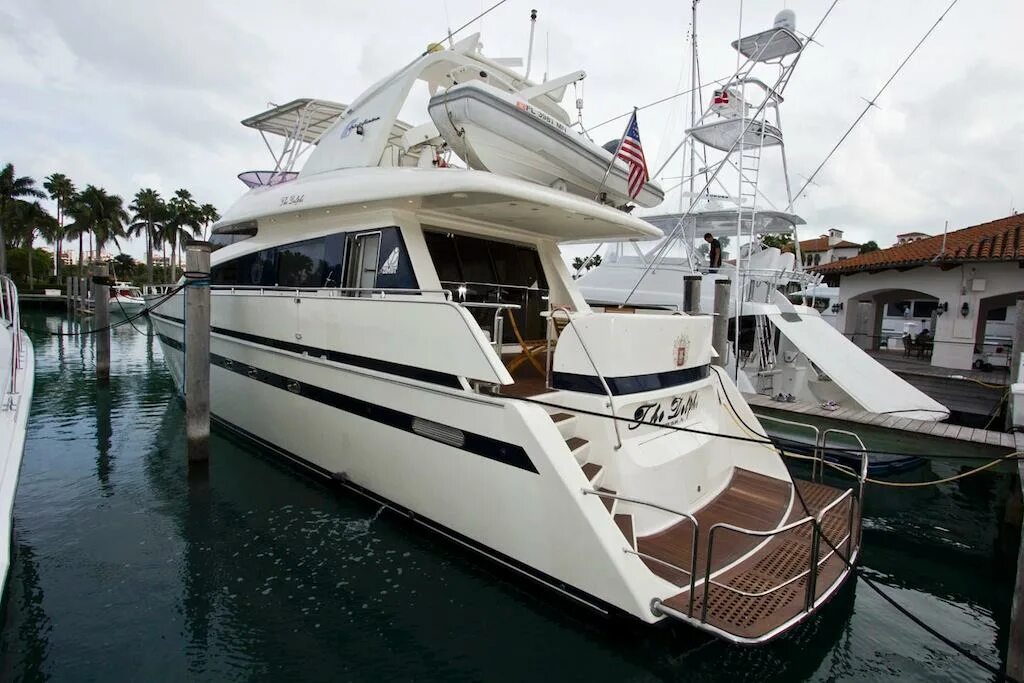 65 футов. Azimut 65. Azimut 55 Flybridge. Azimut 39. Яхта 65 футов.