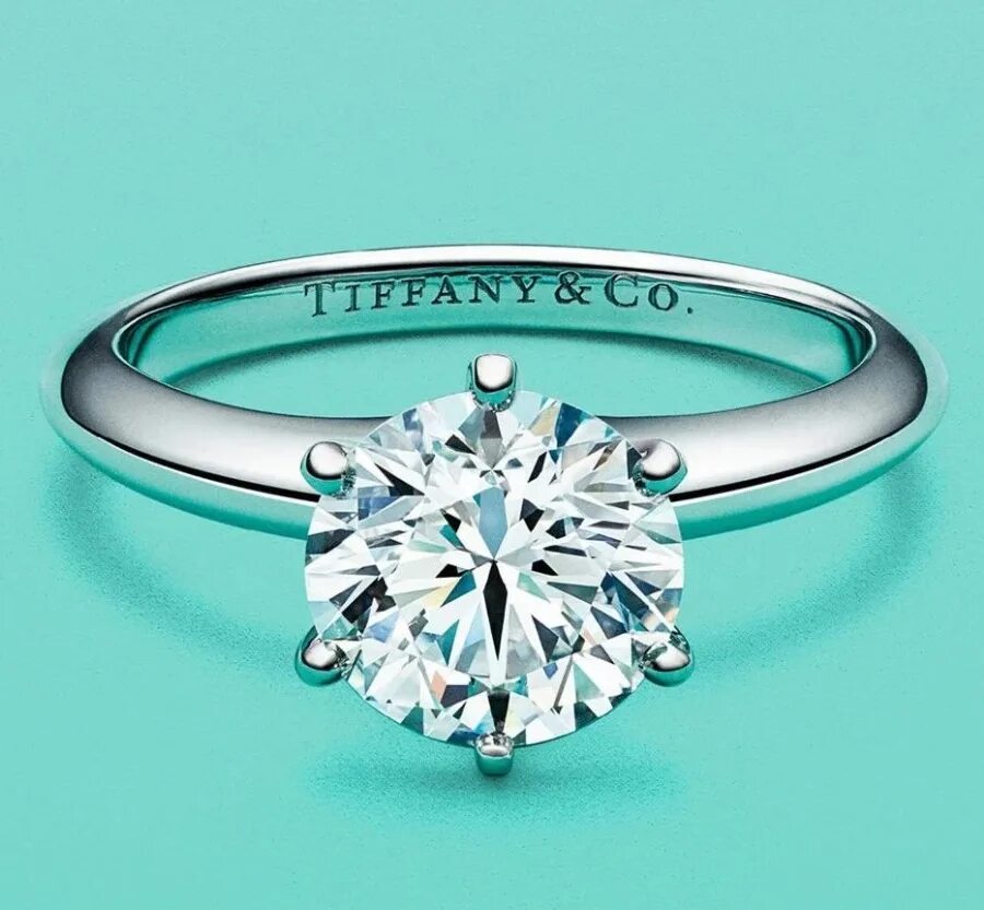 Тиффани помолвочные кольца 0.25 карат. Помолвочное кольцо с бриллиантом Тиффани. Тиффани сеттинг кольцо. Помолвочное кольцо Тиффани сеттинг.