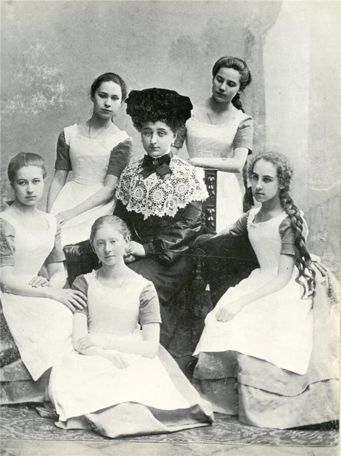 Смолянки смольный институт благородных девиц. Классная дама. Учитель гимназии 19 века. Классная дама. Французская императрица евгения.