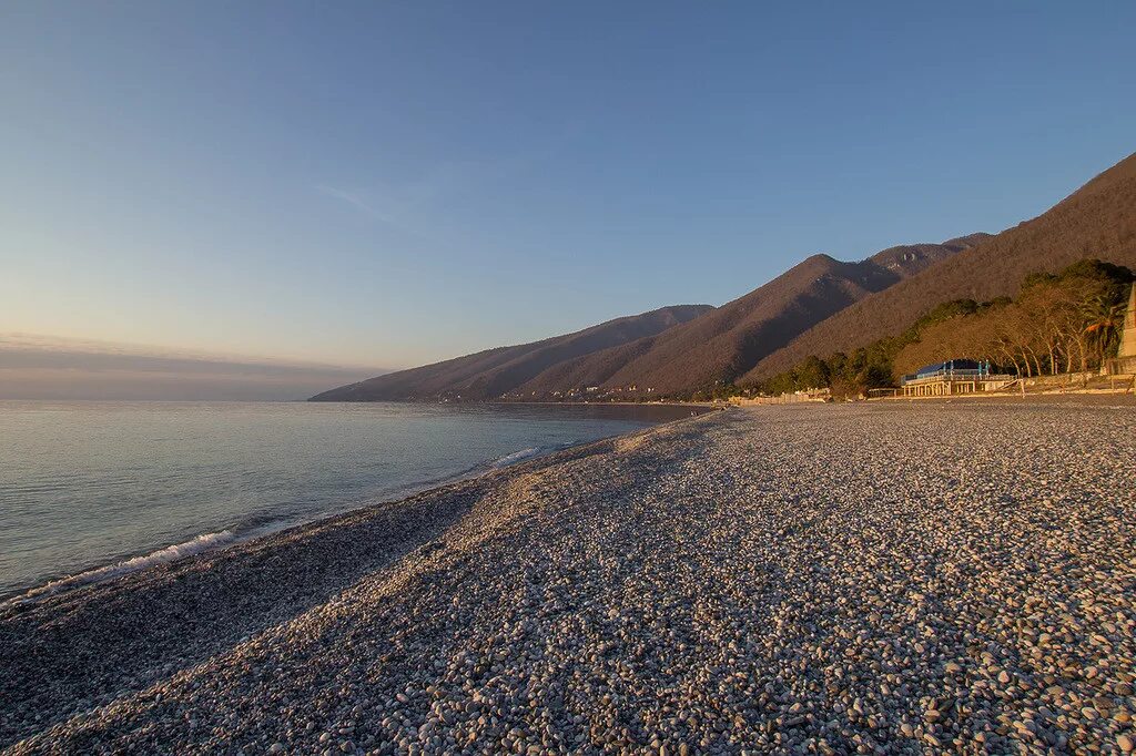 Береговая линия абхазия. Леселидзе Абхазия. Гячрыпш Абхазия пляж. Пляж Леселидзе Абхазия. Леселидзе Абхазия фото.