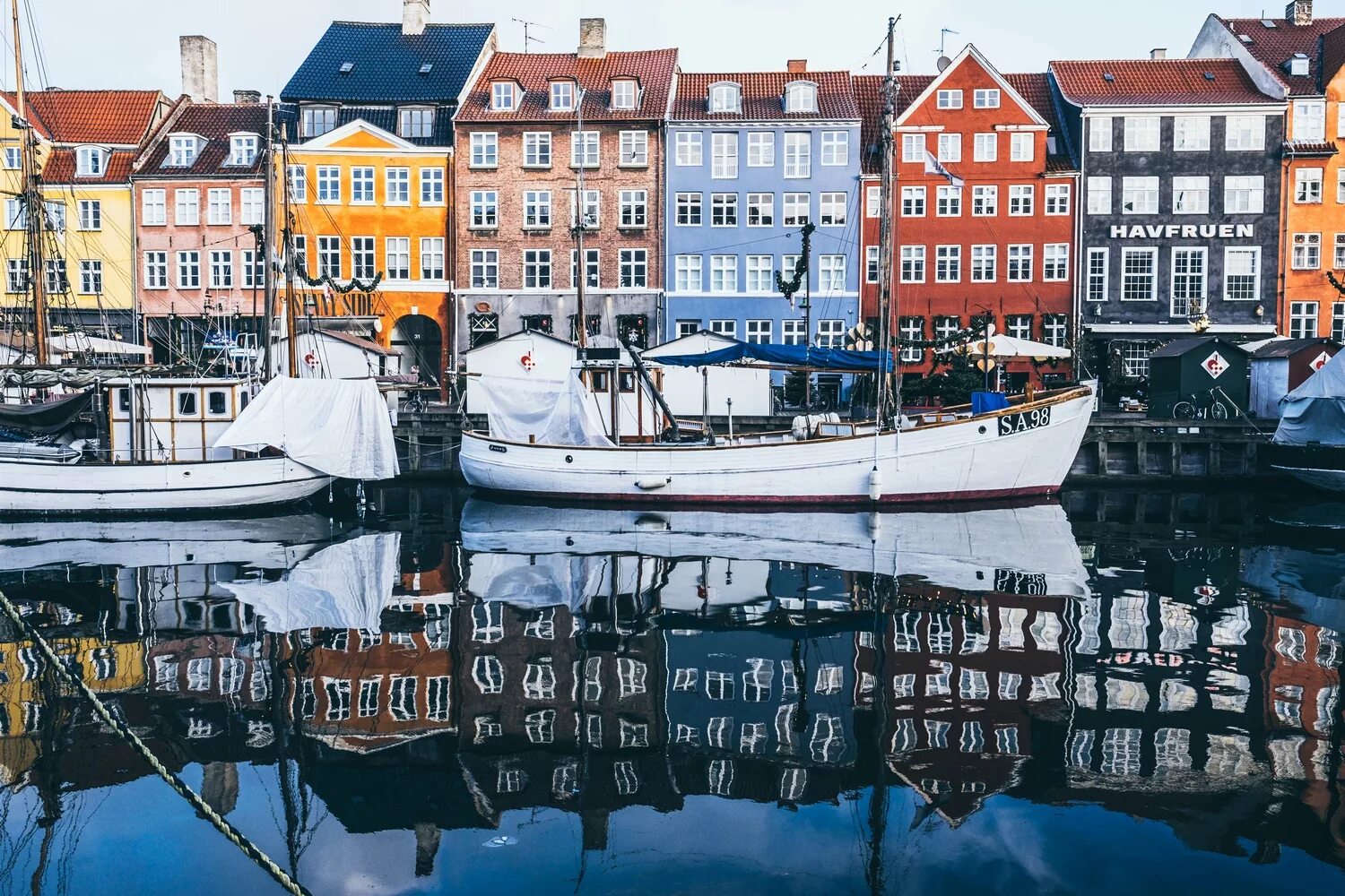 Время в копенгагене сейчас. Нюхавн Копенгаген. Денмарк и Винтер. Copenhagen, Denmark Winter. Зимний Копенгаген.