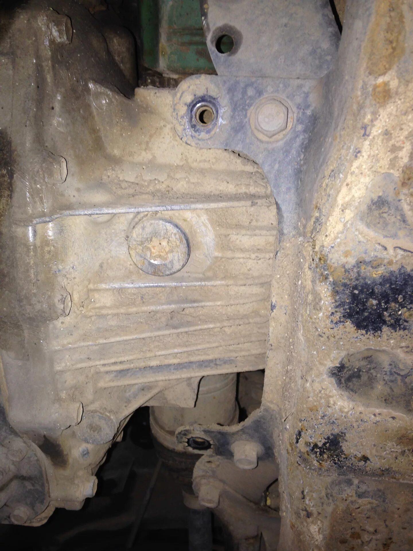 Масло акпп subaru forester sh9. Subaru forester v двс. Щуп акпп субару форестер sg5. Forester замена масла. Сливная пробка субару форестер 2011.