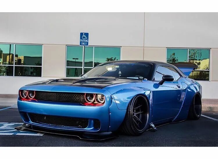 Dodge charger hellcat widebody. Додж челленджер в обвесе. Dodge challenger обвес. Dodge challenger srt8 hellcat. 4.