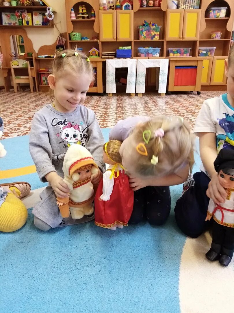 мягкая педагогика. пирамидка из подушек. мягкая педагогика. мягкая педагогика. мягкая педагогика в детском саду с детьми.