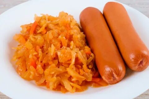 Как сделать капусту с сосисками