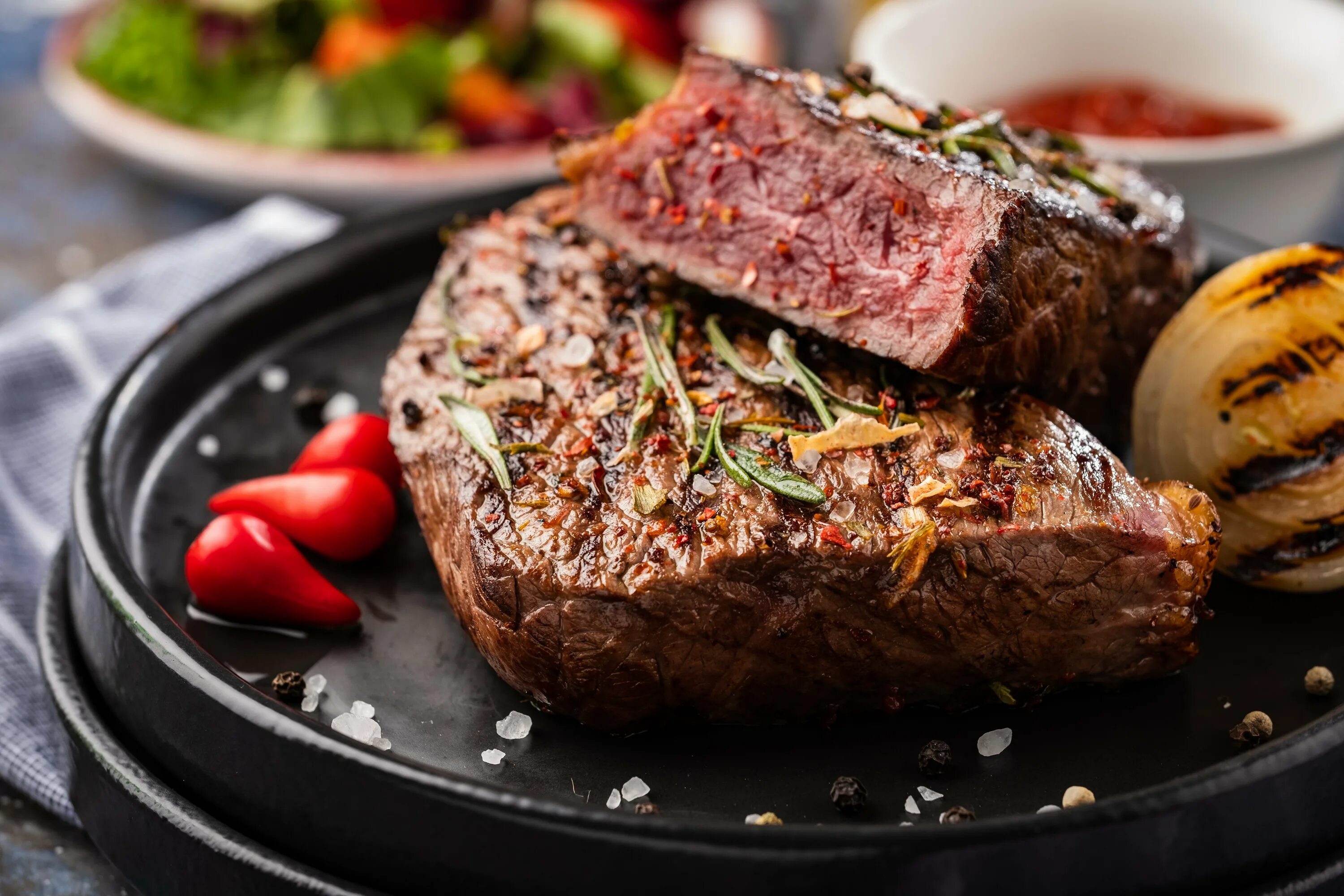 Стейк фото. Стриплойн Медиум. Говядина Рибай. Стейк Рибай. Стейк beefsteak.