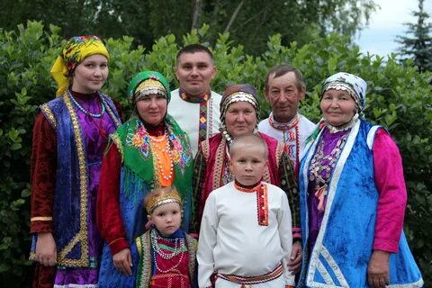 Национальный костюм семья