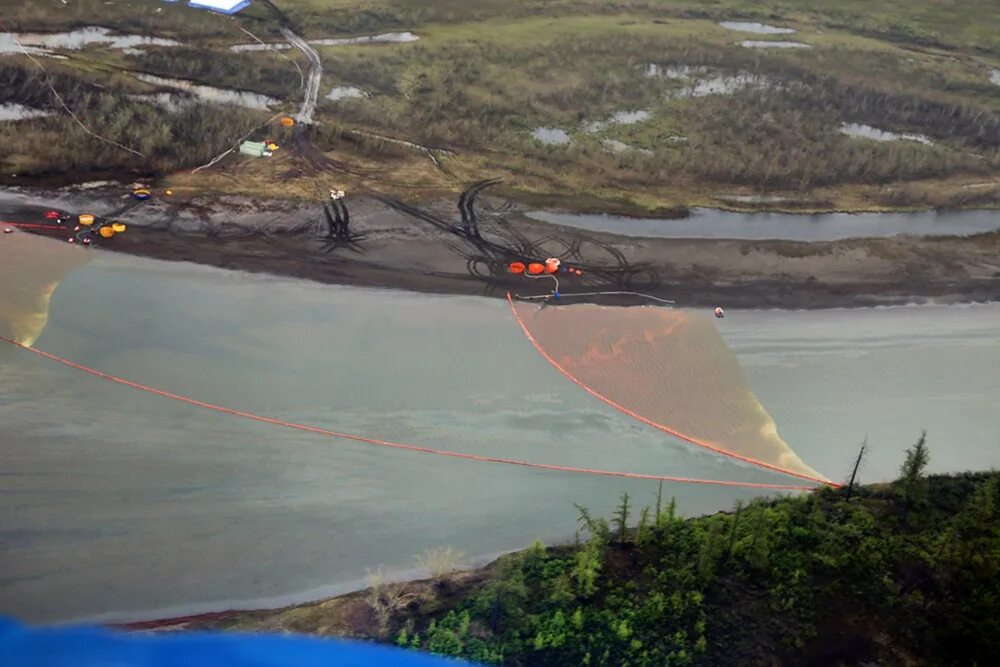 Разлив топлива в норильске 2020. Разлив дизельного топлива в норильске 2020. Разлив нефти в норильске 2020. Ликвидация аварий разливов нефти. Ларн 100.