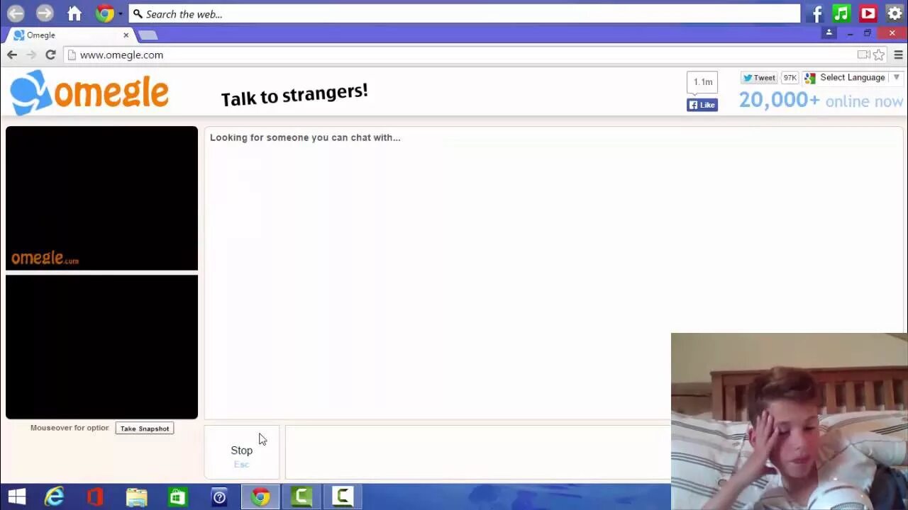 Omegle webcam boys. Мальчик омегле. Мальчики школьники на омегле. Видеозаписи в омегле мальчики. Видеоролики из Omegle.