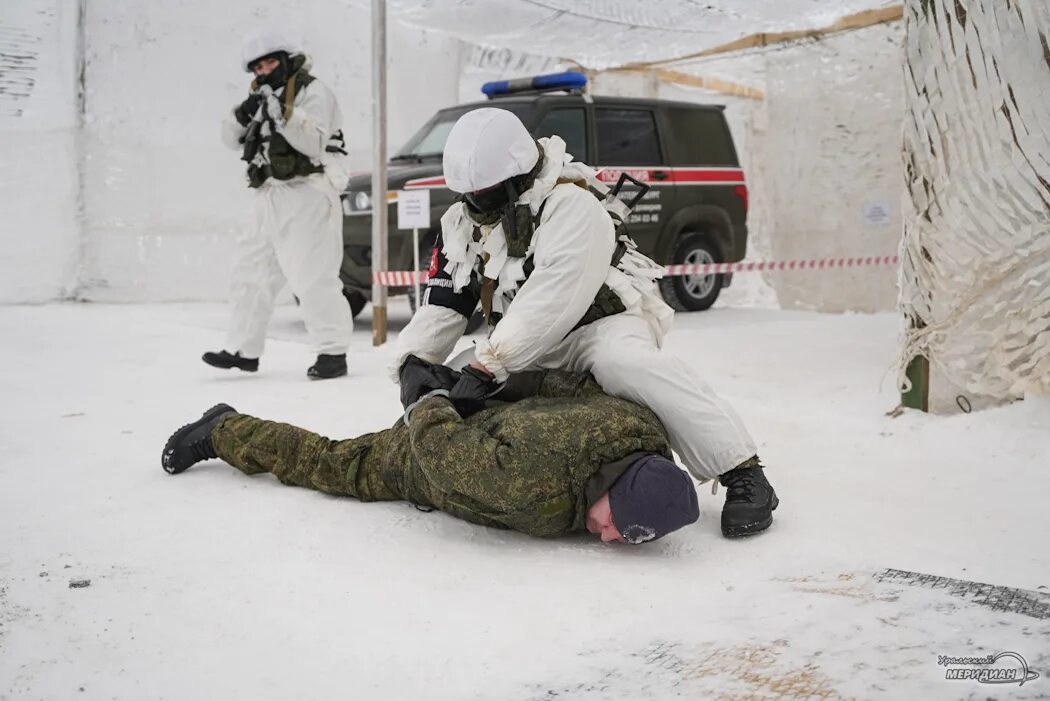 Нападение солдата. Военная полиция ЦВО. Урал Военная полиция. Военная полиция отразила атаку. Спасатели ЦВО Америка.