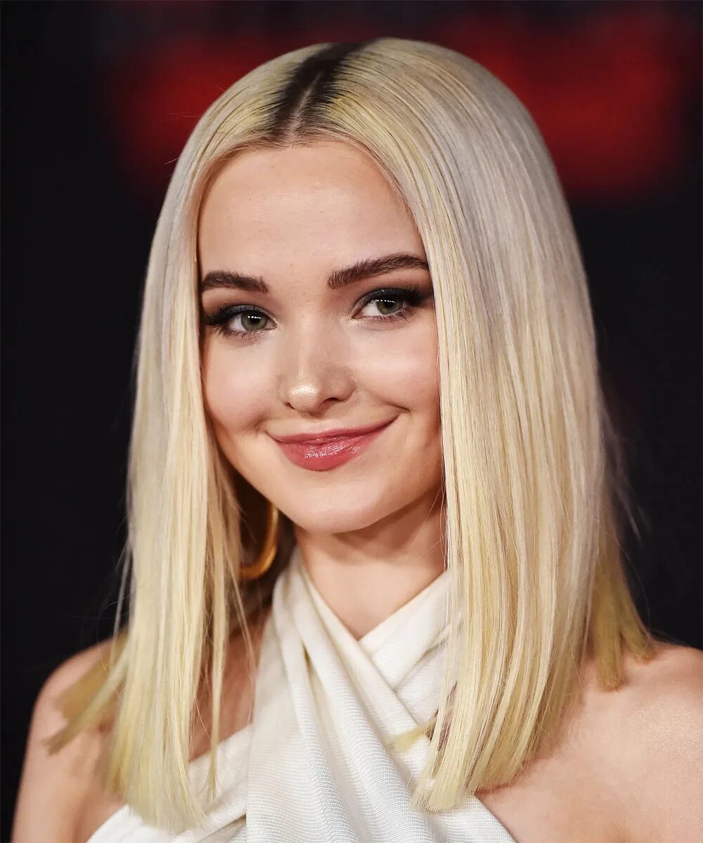 прическа шишка с челкой. дав прически. странные причёски женские. дав камерон прически. Dove cameron 135.