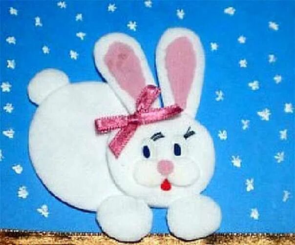 Зайчик из ватных дисков. Зайка из ватных дисков. поделка зайчик из ватных дисков. зайчик из ватных дтско.