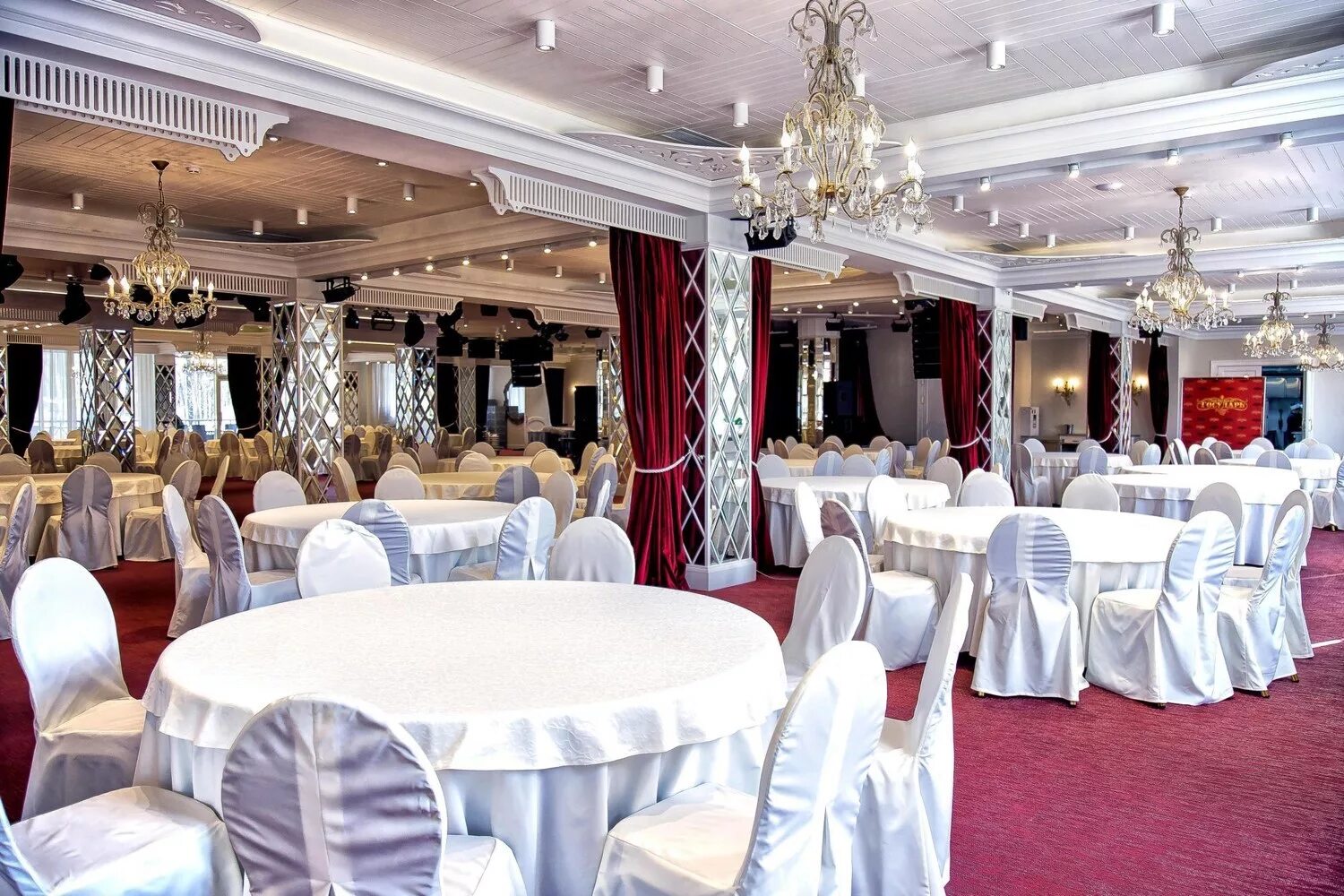 Государь на лобненской. Лобненская. Лобненская. Дом торжеств государь ул. Лобненская зал торжеств.