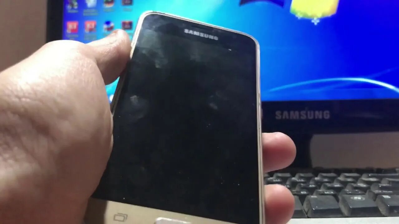 Перезагрузка самсунг. Samsung завис. Самсунг не перезагружается. Принудительно перезагрузить самсунг галакси. Завис экран телефона самсунг