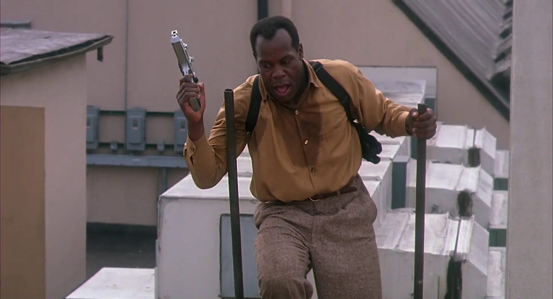 Дени гловер хищник 2. Дэнни гловер хищник. Дэнни гловер пила. Predator 2 1990. Predator 1990.