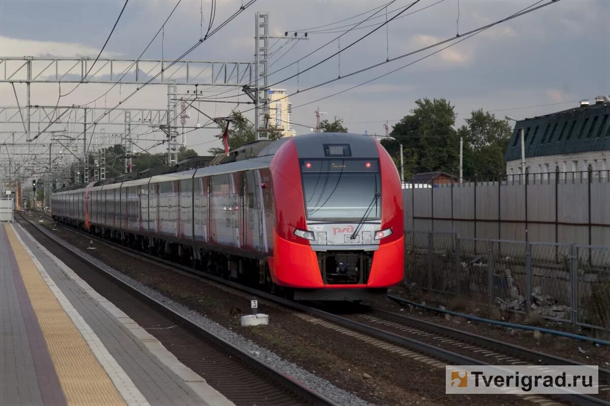 Ласточка поезд Конаково. Ласточка Москва Тверь. Электричка Ласточка Москва Тверь. Поезд Ласточка дальнего следования. Туту расписание электричек на тверь ласточка