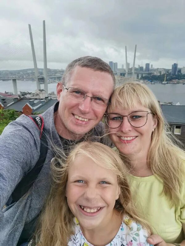 чайки запели на знакомом языке. слова владивосток 2000 слова песни. чайка в полете. птицы летающие над морем. чайки в полете.