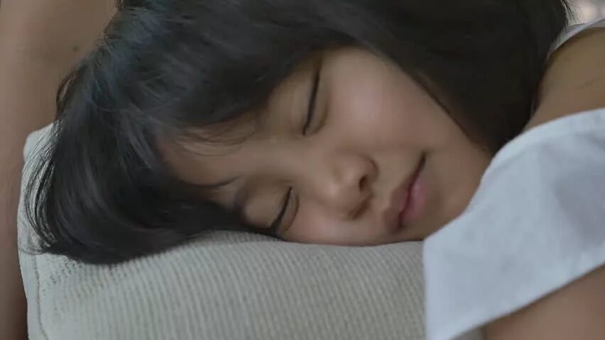Большие азиатские спящие девушки. Sleeping girl последние главы. Asian actors sleeping. Спящую азиатку видео