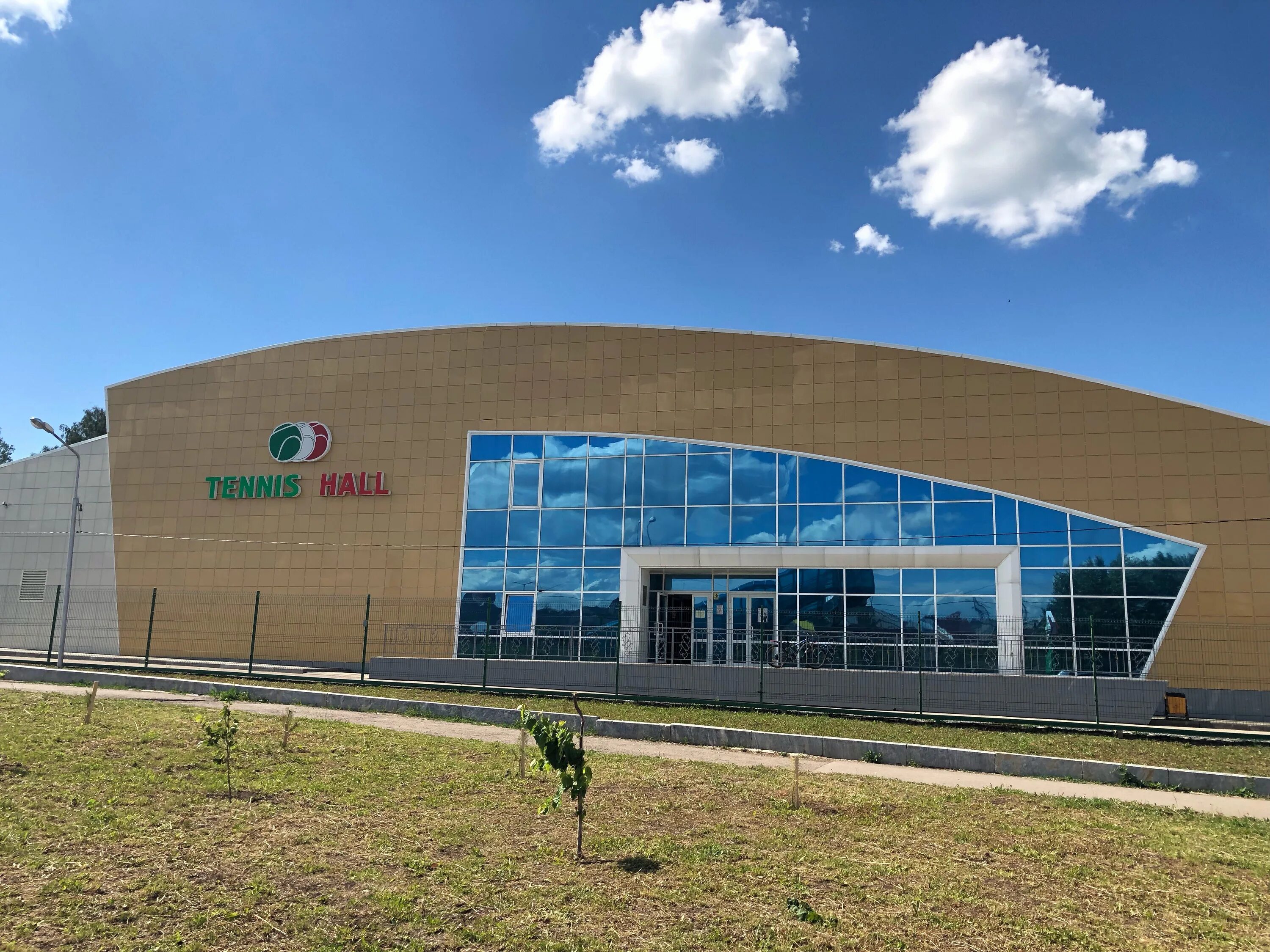 Теннис холл лениногорск. Теннисный корт лениногорск. Теннис холл лениногорск. Лениногорск чайковского 6 чайковского 6. Охтин ойл лениногорск.