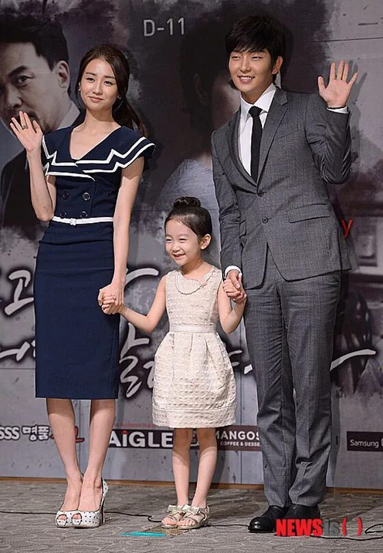 Джун ги дети. Жена ли Джун ки. Ли Джун ки и его жена. Ли Джун ги и его жена Джун. Ли Джун ги и его жена и дети.