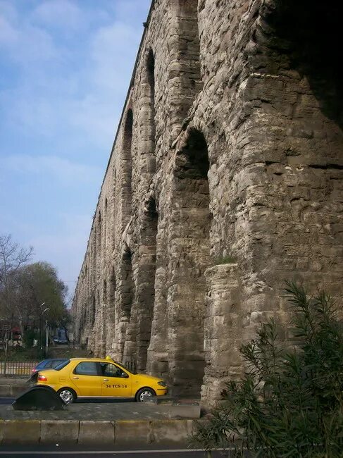 город с акведуком валента 7. акведук в константинополе. акведук турция стамбул. город с акведуком валента 7. акведук стамбул.