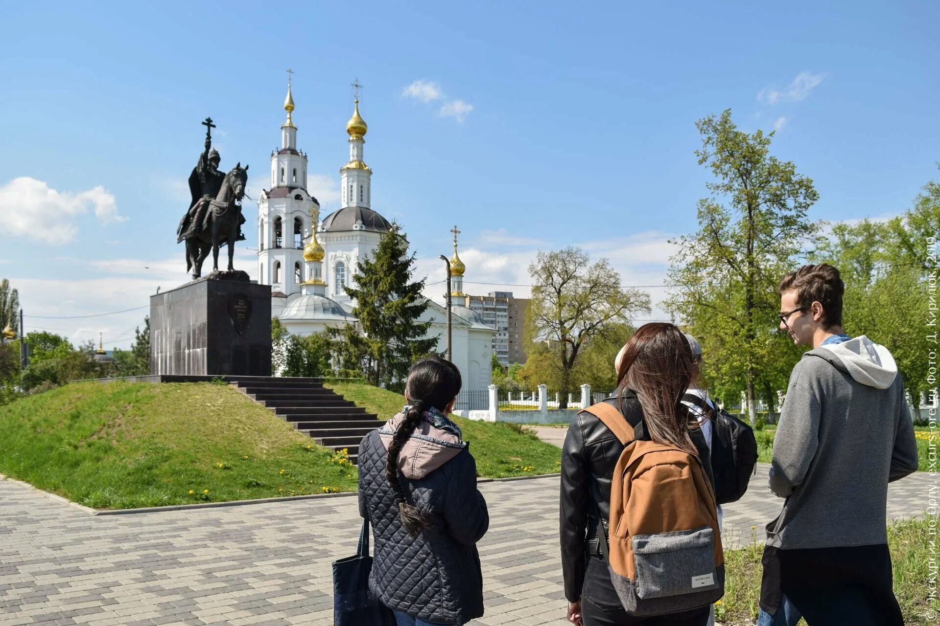 Орловская область Орел памятник. Город Орел экскурсии. Экскурсия по городу. Туристы в Орле. 5 городов орловской области