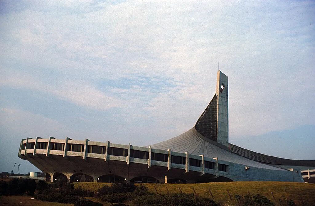 Кензо танге. Олимпийский стадион Кензо Танге 1964. Танге Кендзо Олимпийский стадион. Танге Кендзо архитектура. Тангэ Кэндзо Архитектор.