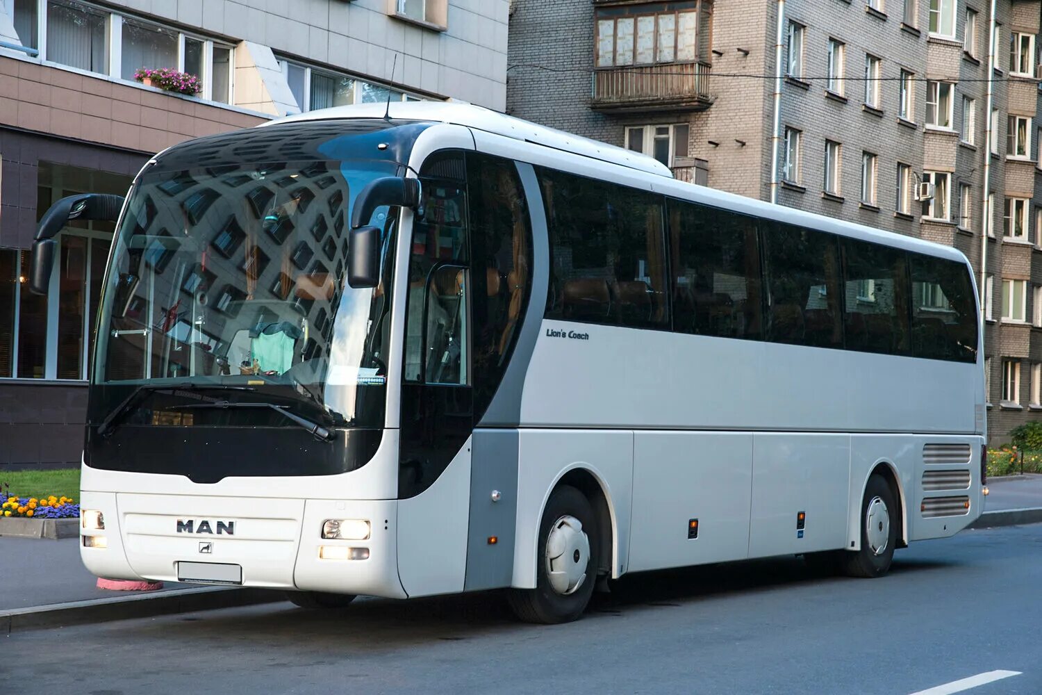 Перевозки автобусы спб. Man Lion’s coach 50 мест. Автобус ман 50 мест. Автобус ман (man) 50 мест. Man Lion's coach r07 межгород Россия.