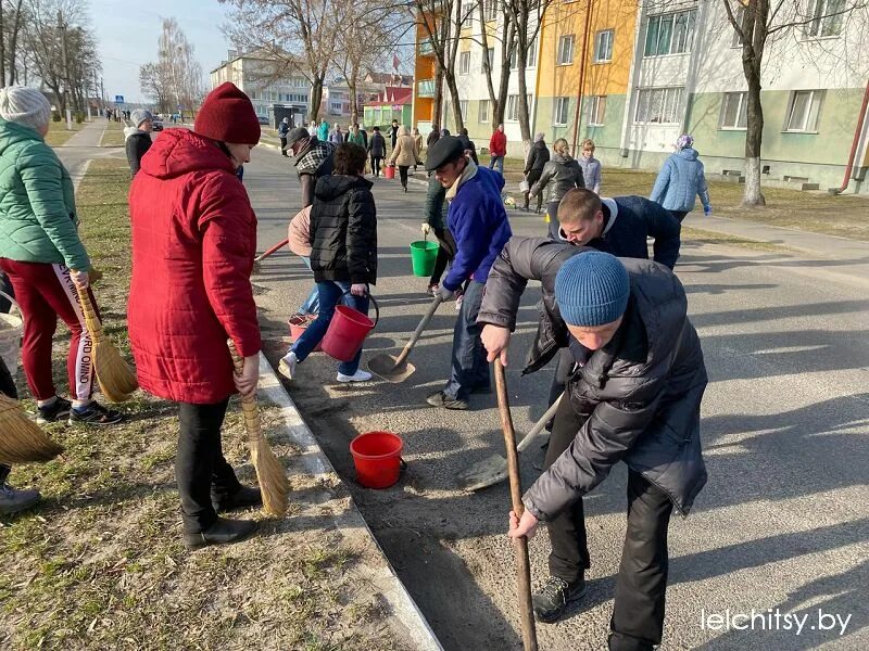 Погода в лельчицах на месяц. Все на субботник. Коммунальщик весенний субботник. Фото все на субботник.