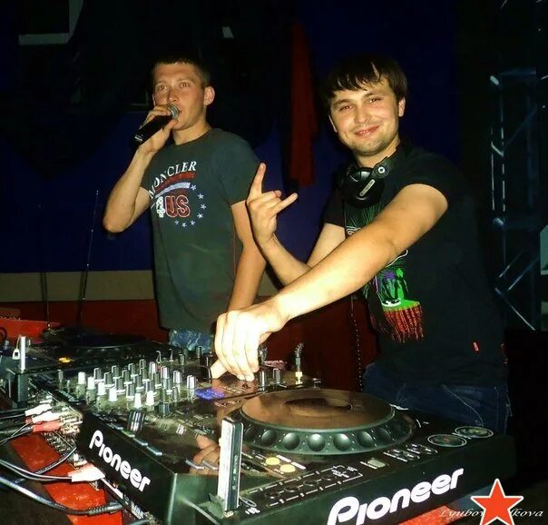 Dj voice. Космический диджей. DJ В космосе. Краснодар DJ Kosmos. Диджей м Войс.