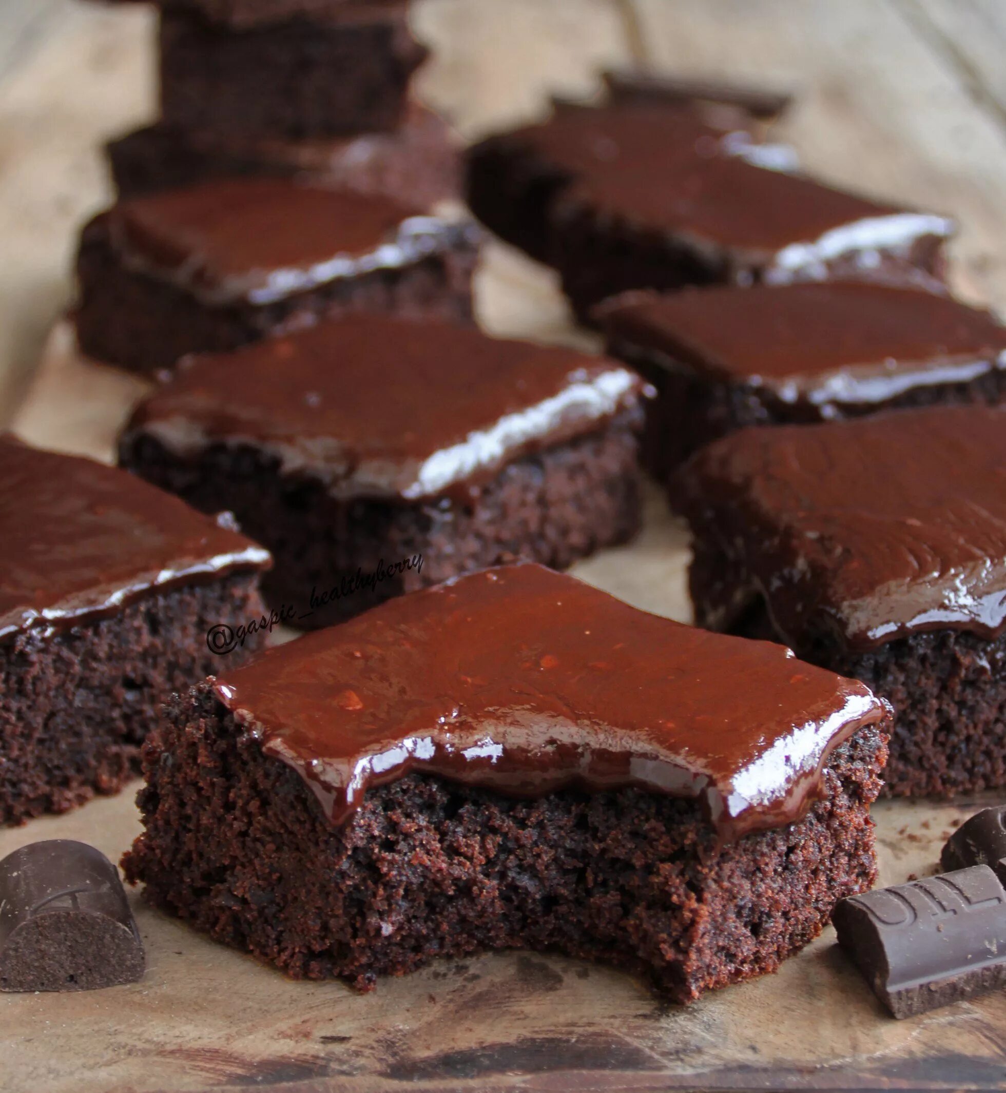 Шоколадное пирожное Брауни. Брауни 2x25г. Кекс Брауни шоколадный. Шоколадный бисквит Брауни. Вкусные брауни