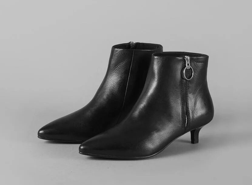 квадратные ботильоны. Steve madden челси женские. ботильоны челси imac 6061410. квадратные ботильоны. Prada нейлоновые полусапожки на каблуке 2020.