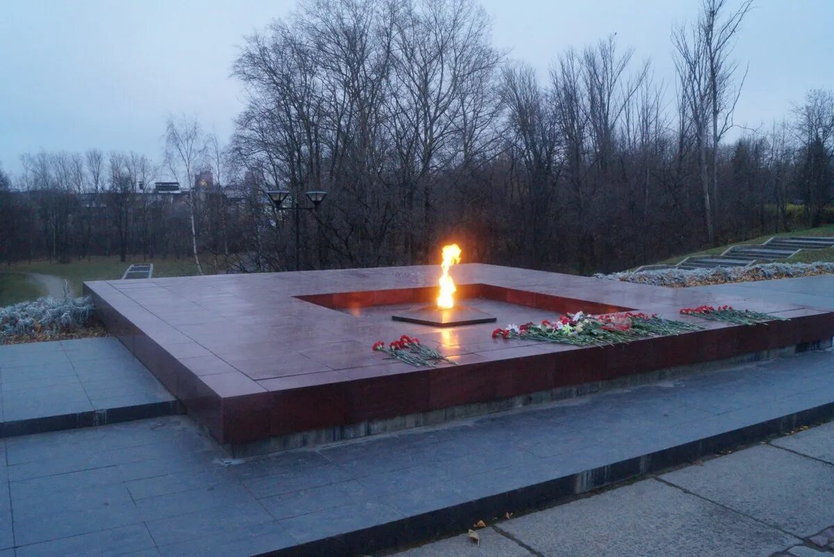 вечный огонь петрозаводск. вечный огонь магнитогорск. вечный огонь петрозаводск фото. петрозаводск открытие мемориала вечный огонь в петрозаводске. сквер вечный огонь петрозаводск.