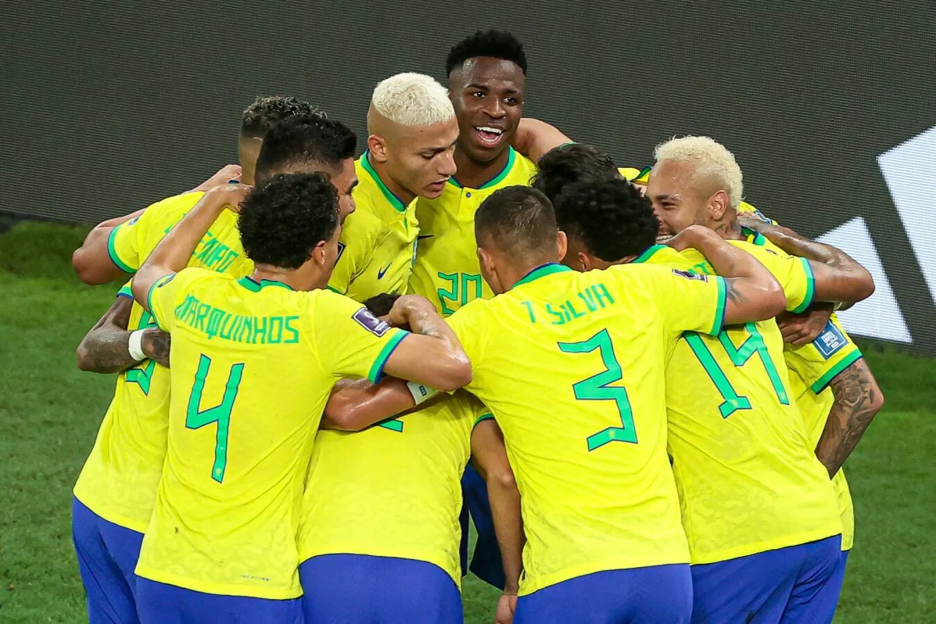 Brazil world cup 2022. Сборная бразилия фифа 15. Сборная франции по футболу 2022. Роналдиньо чм 2006. Сборная франции 2004.