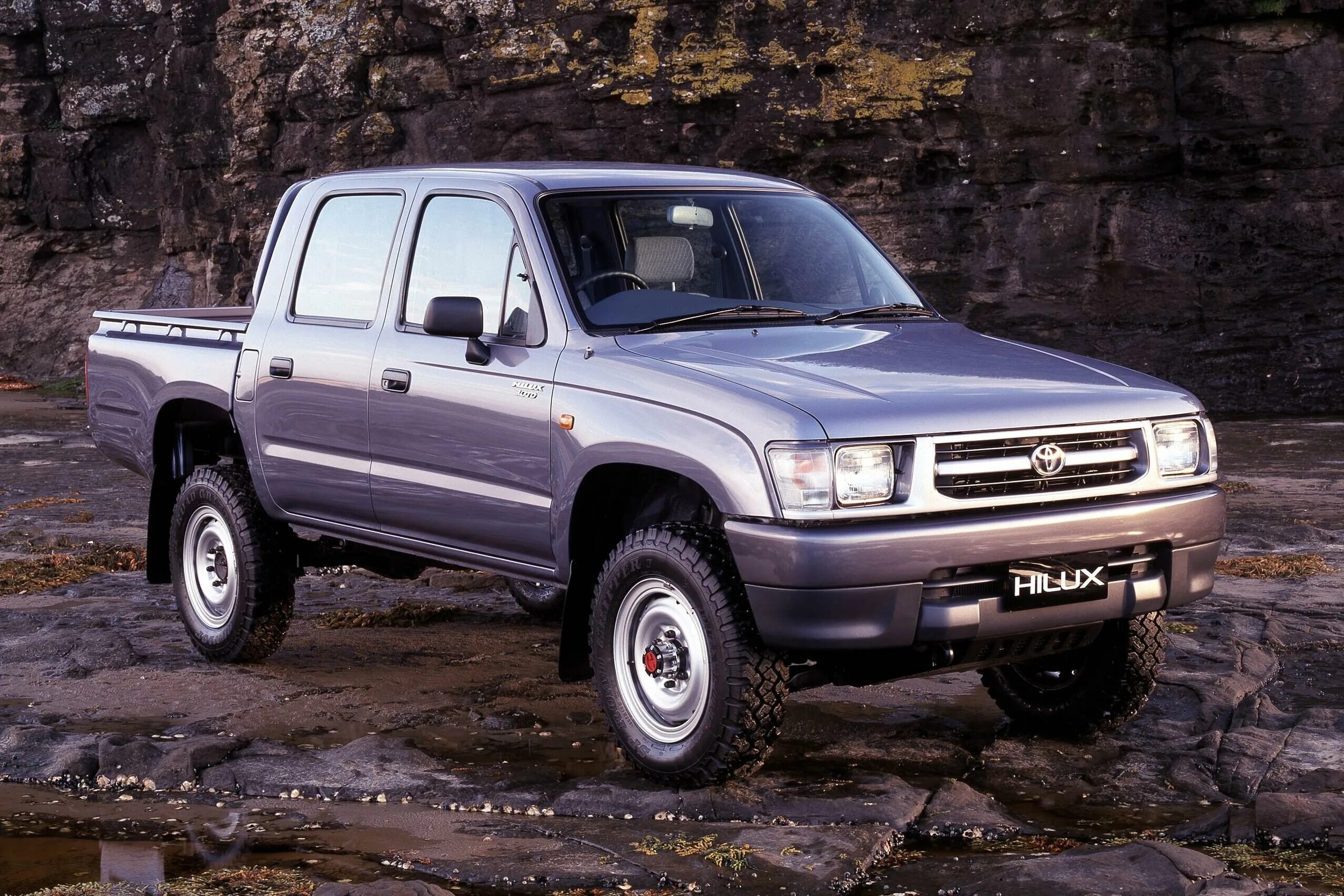 Тойота 6 поколения. Toyota Hilux Pickup 1995. Toyota Hilux 6 поколение. Toyota Hilux 1997. Toyota Hilux пикап 2005.