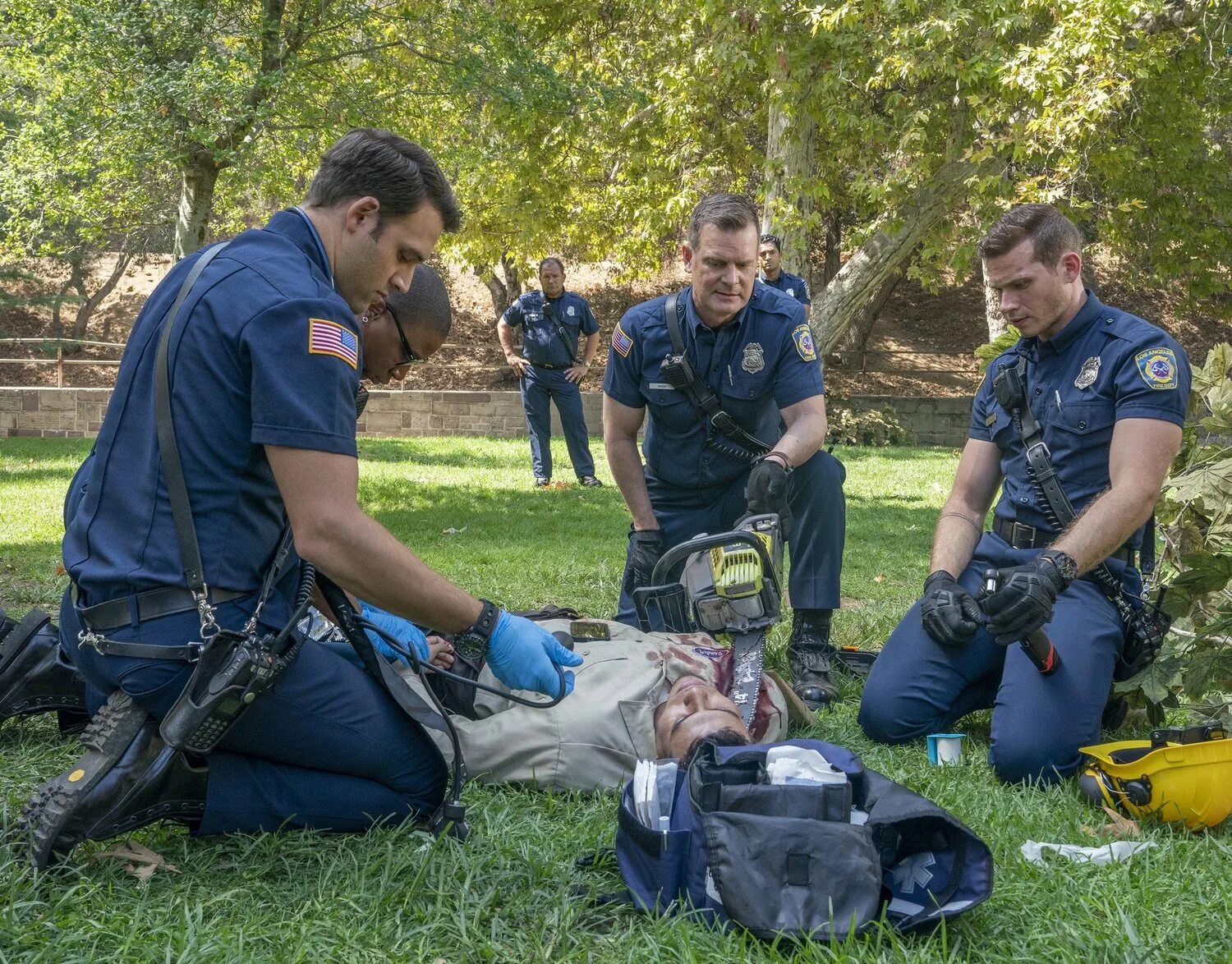 Оливер Старк 911 служба спасения. 911 Служба спасения 2018. Спас 1 канал