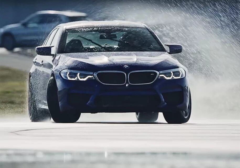 Дрифт на бмв м5 ф90. BMW m5 Drift. BMW m5 f10 Drift. BMW m5 f90 Drift. BMW дрифт м5 ф90.