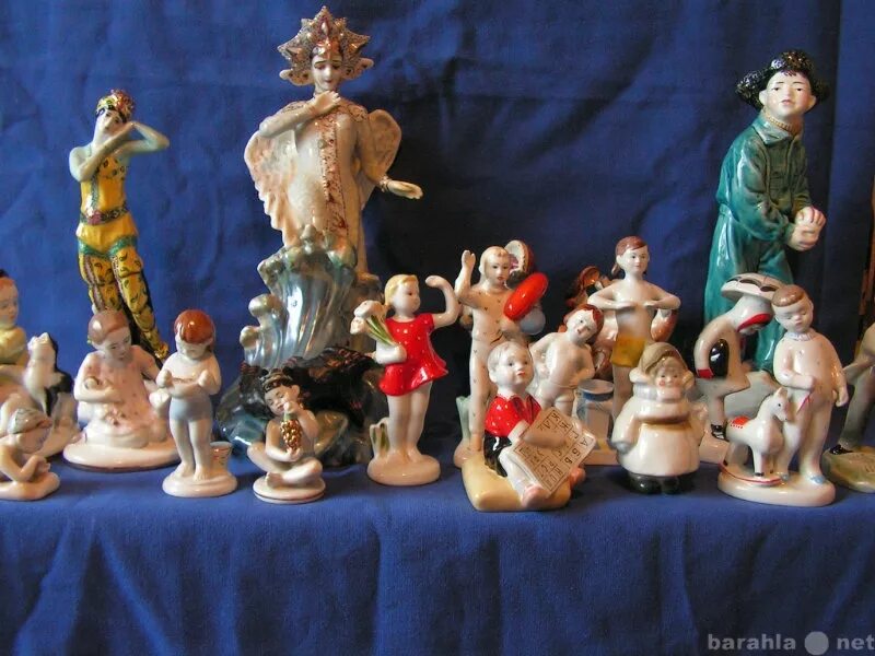 Купить старые фигурки. Советские фарфоровые статуэтки. Коллекционный фарфор. Коллекция фарфоровых статуэток. Статуэтки из фарфора советского периода.