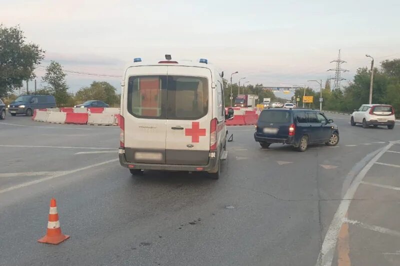 Авария в Волгограде сентябрь 2021. Трудобеликовский авария сентябрь 2021. ДТП В Волгограде с участием скорой помощи. Авария на въезде в Волгоградскую область. 25 сентября 30 в