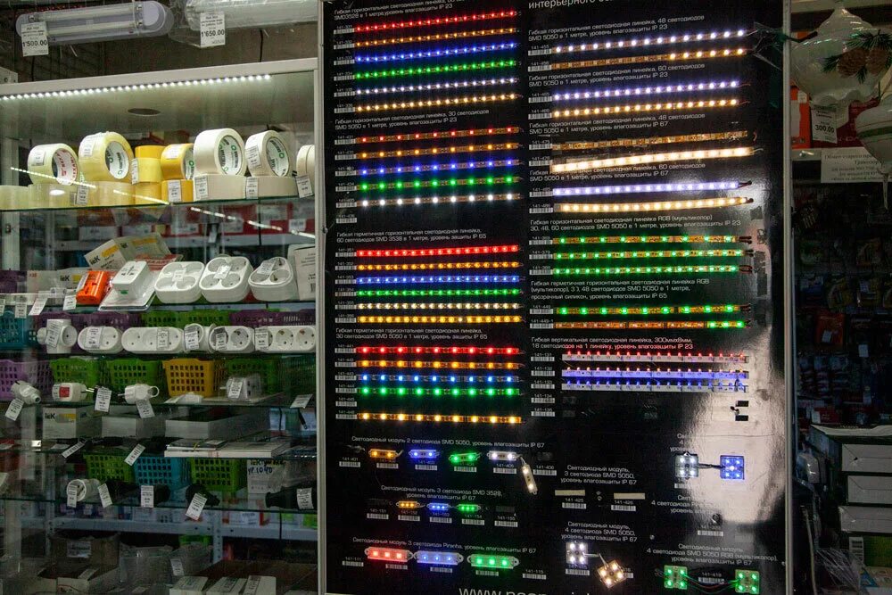 рынки электрики. оборудование электрика. рынки электрики. стеллажи для електро товаров. витрина магазина электротоваров.